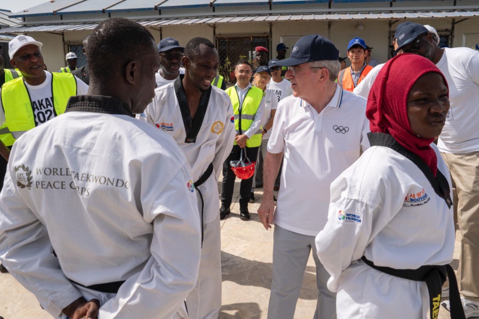 JOJ Dakar 2026 : prestation de l’équipe nationale de Taekwondo lors de la visite du Pr. Thomas Bach